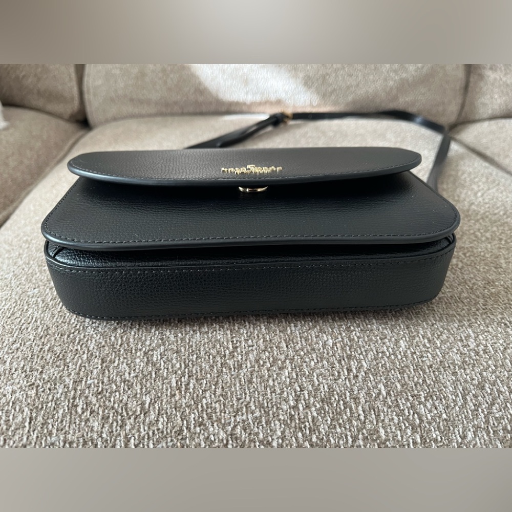 Kate Spade Black Crossbody Bag with Gold Chain - Picture 3 of 5